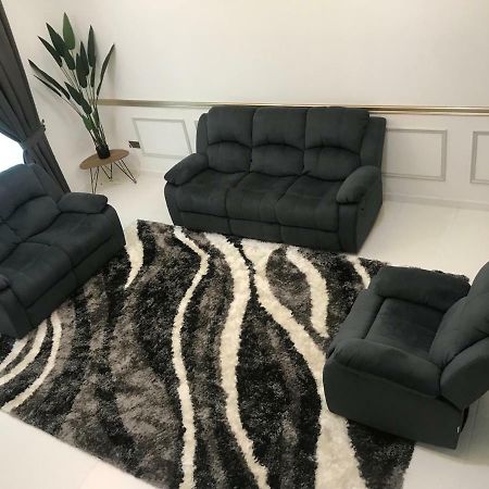 Nrl'S Cozy Guesthouse كوتا بْهارو المظهر الخارجي الصورة